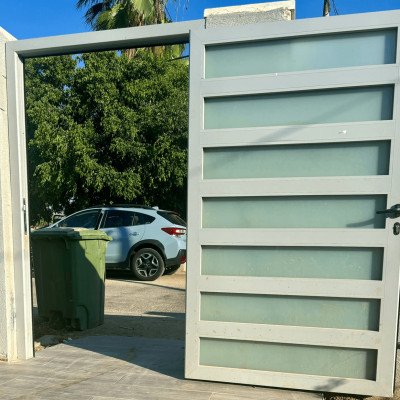 דלתות אלומיניום כניסה