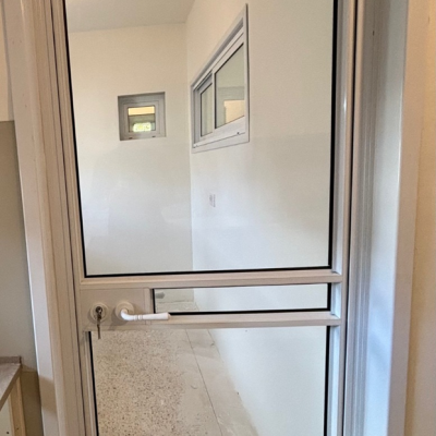 דלתות כניסה אלומיניום