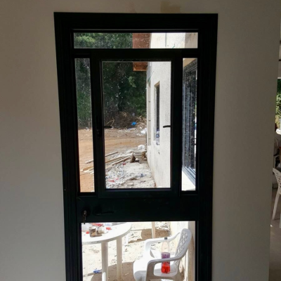 אלומיניום דלתות