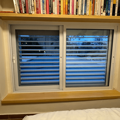 מסגרת אלומיניום חלון